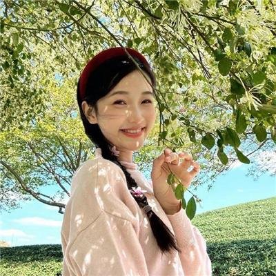 一线女星被曝深夜密会神秘女子，长达一周街头画面流出