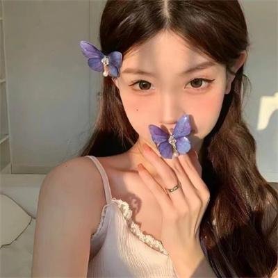 后台休息室实拍：音乐节目导师脚踏两条船，导师当场黑脸